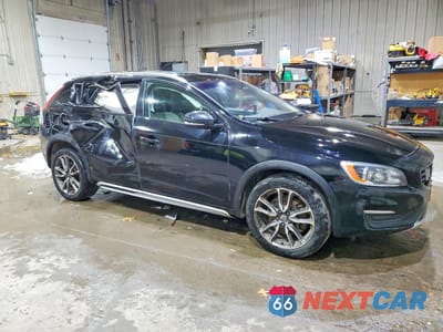 Czwarte zdjęcie samochodu z boku: 2017 VOLVO V60 CROSS COUNTRY PREMIER VIN:YV440MWK1H1024635 - miniatura