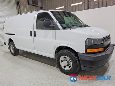 Czwarte zdjęcie samochodu z boku: 2019 CHEVROLET EXPRESS G2500 VIN:1GCWGAFG2K1367012 - miniatura