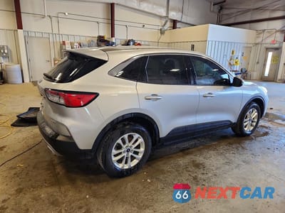 Trzecie zdjęcie samochodu z tyłu: 2020 FORD ESCAPE SE VIN:1FMCU9G62LUC13718 - miniatura