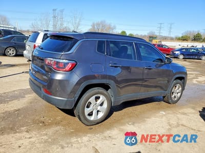 Trzecie zdjęcie samochodu z tyłu: 2019 JEEP COMPASS LATITUDE VIN:3C4NJDBB7KT850576 - miniatura
