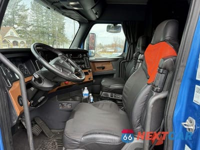 Piąte zdjęcie samochodu w środku: 2020 FREIGLINER CASCADIA 126 VIN:3AKJHHDR5LSKX2399 - miniatura