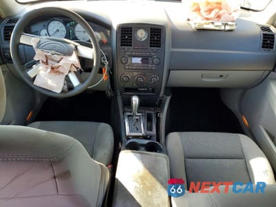 Zdjęcie 8 z 11 samochodu: 2006 CHRYSLER 300 VIN:2C3KA43R96H509889 - miniatura