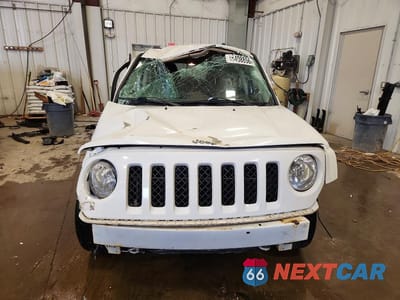 Piąte zdjęcie samochodu w środku: 2015 JEEP PATRIOT LATITUDE VIN:1C4NJRFB5FD244292 - miniatura