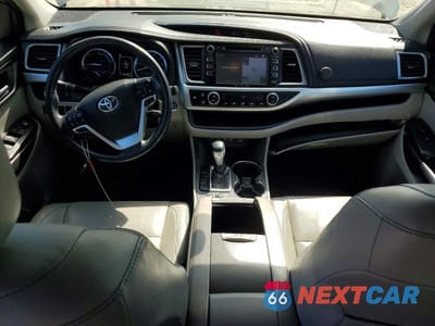 Zdjęcie 8 z 13 samochodu: 2018 TOYOTA HIGHLANDER HYBRID XLE VIN:5TDJGRFH5JS045757 - miniatura