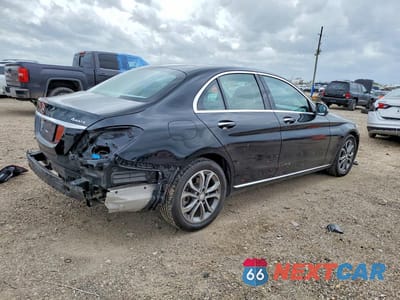 Trzecie zdjęcie samochodu z tyłu: 2017 MERCEDES-BENZ C 300 4MATIC VIN:55SWF4KB4HU203127 - miniatura