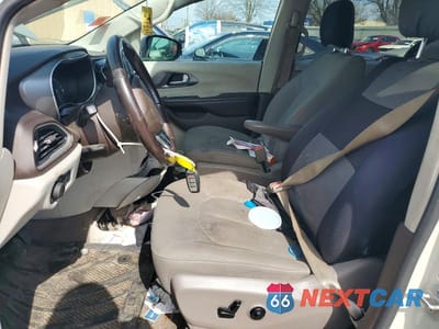 Zdjęcie 7 z 13 samochodu: 2019 CHRYSLER PACIFICA TOURING VIN:2C4RC1DG8KR702040 - miniatura