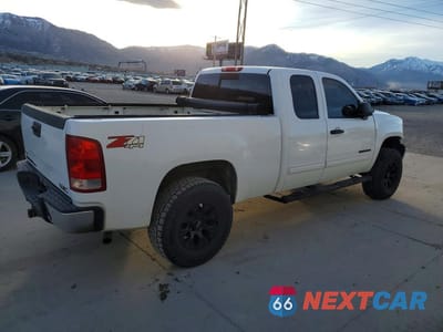 Trzecie zdjęcie samochodu z tyłu: 2011 GMC SIERRA K1500 SLE VIN:1GTR2VE32BZ188603 - miniatura