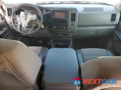 Zdjęcie 8 z 15 samochodu: 2020 NISSAN NV 3500 HD SV VIN:5BZBF0AA7LN851007 - miniatura