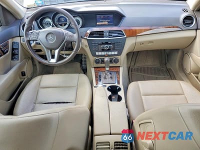 Zdjęcie 8 z 12 samochodu: 2013 MERCEDES-BENZ C 300 4MATIC VIN:WDDGF8AB9DR289138 - miniatura