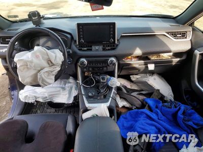 Zdjęcie 8 z 14 samochodu: 2020 TOYOTA RAV4 XSE HV VIN:JTMEWRFV2LV045323 - miniatura