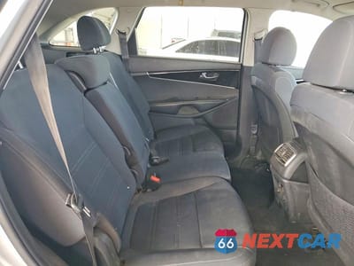 Zdjęcie 11 z 13 samochodu: 2019 KIA SORENTO LX VIN:5XYPG4A33KG439331 - miniatura