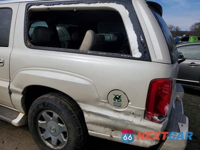 Zdjęcie 13 z 15 samochodu: 2004 CADILLAC ESCALADE ESV VIN:3GYFK66N14G304752 - miniatura