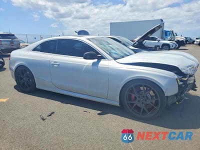 Czwarte zdjęcie samochodu z boku: 2013 AUDI RS5 VIN:WUAC6AFR3DA901048 - miniatura