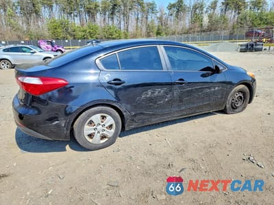 Trzecie zdjęcie samochodu z tyłu: 2016 KIA FORTE LX VIN:KNAFX4A61G5499093 - miniatura