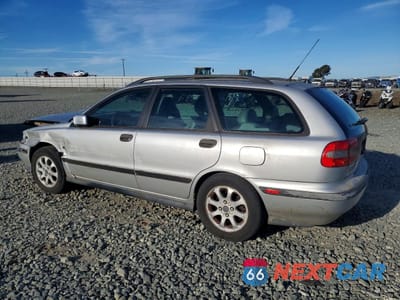 Drugie zdjęcie samochodu z przodu: 2000 VOLVO V40 VIN:YV1VW2551YF432779 - miniatura