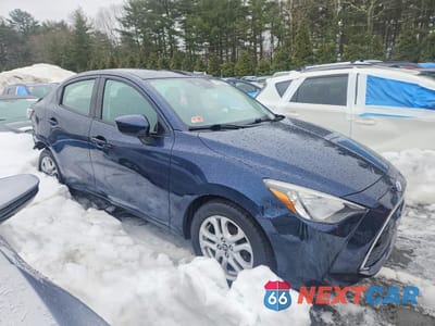 Czwarte zdjęcie samochodu z boku: 2017 TOYOTA YARIS IA VIN:3MYDLBYV2HY149274 - miniatura