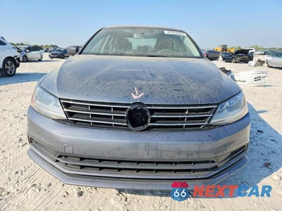 Piąte zdjęcie samochodu w środku: 2018 VOLKSWAGEN JETTA S VIN:3VW2B7AJ1JM260387 - miniatura