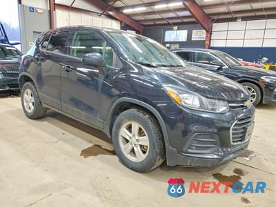 Czwarte zdjęcie samochodu z boku: 2020 CHEVROLET TRAX LS VIN:KL7CJNSB0LB086552 - miniatura