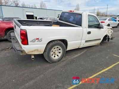 Trzecie zdjęcie samochodu z tyłu: 2005 CHEVROLET SILVERADO K1500 VIN:1GCEK14T65Z236312 - miniatura