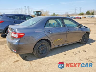 Trzecie zdjęcie samochodu z tyłu: 2013 TOYOTA COROLLA LE VIN:2T1BU4EE2DC008024 - miniatura