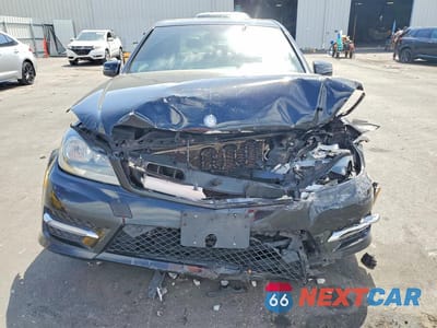 Piąte zdjęcie samochodu w środku: 2013 MERCEDES-BENZ C 300 4MATIC VIN:WDDGF8AB1DR276349 - miniatura