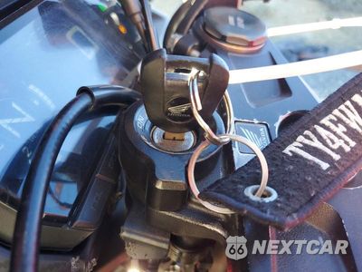 Zdjęcie 8 z 10 samochodu: 2022 HONDA CBR500 RA VIN:MLHPC6254N5300570 - miniatura