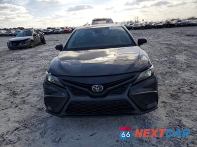 Piąte zdjęcie samochodu w środku: 2023 TOYOTA CAMRY SE VIN:4T1G11AK1PU092025 - miniatura