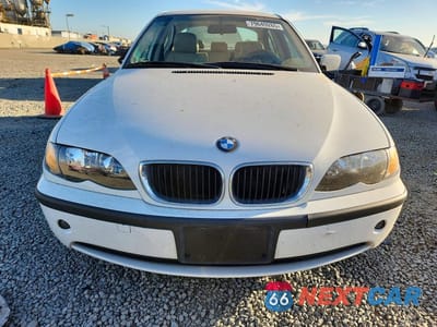 Piąte zdjęcie samochodu w środku: 2003 BMW 325 I VIN:WBAET37403NJ39184 - miniatura