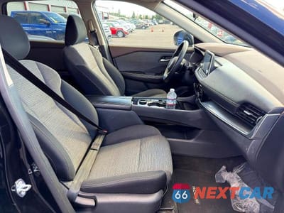 Piąte zdjęcie samochodu w środku: 2021 NISSAN ROGUE SV VIN:5N1AT3BB9MC767311 - miniatura