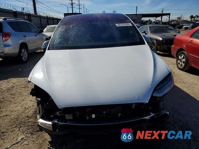 Piąte zdjęcie samochodu w środku: 2022 TESLA MODEL X VIN:7SAXCBE68NF329569 - miniatura