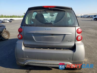 Zdjęcie 10 z 12 samochodu: 2016 SMART CARS FORTWO VIN:WMEEJ9AA7GK845619 - miniatura