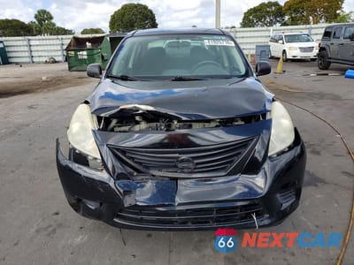 Piąte zdjęcie samochodu w środku: 2013 NISSAN VERSA 1.6 S VIN:3N1CN7AP0DL890630 - miniatura