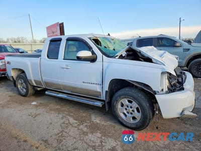 Czwarte zdjęcie samochodu z boku: 2008 CHEVROLET SILVERADO K1500 VIN:1GCEK19J78Z332896 - miniatura