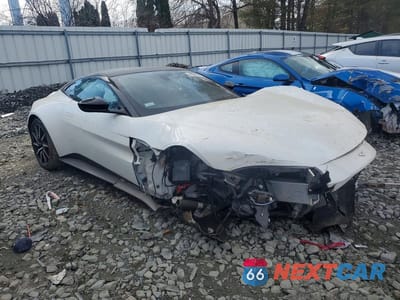 Czwarte zdjęcie samochodu z boku: 2019 ASTON MARTIN VANTAGE VIN:SCFSMGAW4KGN02689 - miniatura