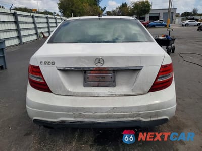 Zdjęcie 6 z 11 samochodu: 2013 MERCEDES-BENZ C 250 VIN:WDDGF4HB7DR279254 - miniatura
