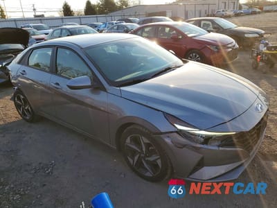 Czwarte zdjęcie samochodu z boku: 2023 HYUNDAI ELANTRA SEL VIN:KMHLS4AG4PU508643 - miniatura