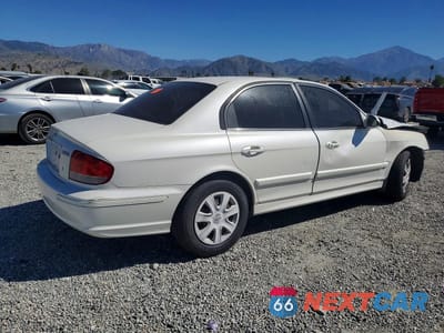 Trzecie zdjęcie samochodu z tyłu: 2004 HYUNDAI SONATA BASE VIN:KMHWF25S24A985928 - miniatura
