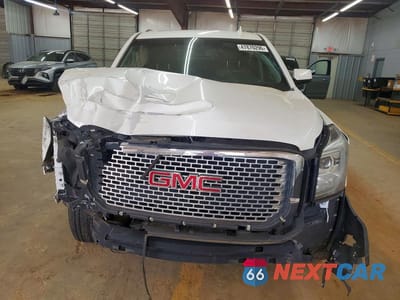 Piąte zdjęcie samochodu w środku: 2017 GMC YUKON DENALI VIN:1GKS2CKJ6HR289732 - miniatura