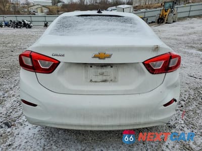 Zdjęcie 6 z 12 samochodu: 2018 CHEVROLET CRUZE LS VIN:1G1BC5SMXJ7127854 - miniatura
