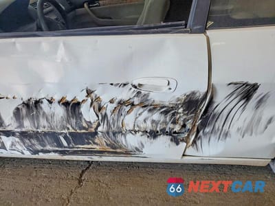 Zdjęcie 7 z 13 samochodu: 2003 HONDA ACCORD EX VIN:1HGCM72603A018090 - miniatura