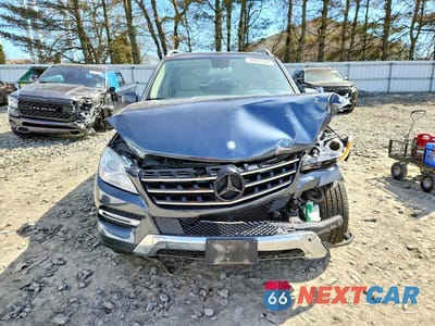 Piąte zdjęcie samochodu w środku: 2013 MERCEDES-BENZ ML 350 4MATIC VIN:4JGDA5HB3DA245954 - miniatura