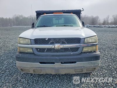 Piąte zdjęcie samochodu w środku: 2004 CHEVROLET SILVERADO C3500 VIN:1GBJC34U24E235622 - miniatura