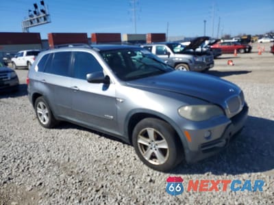 Czwarte zdjęcie samochodu z boku: 2010 BMW X5 XDRIVE48I VIN:5UXFE8C56AL312209 - miniatura