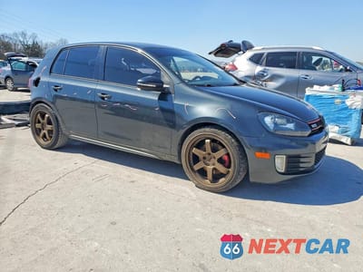 Czwarte zdjęcie samochodu z boku: 2013 VOLKSWAGEN GTI VIN:WVWHD7AJ1DW116057 - miniatura
