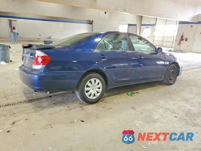 Trzecie zdjęcie samochodu z tyłu: 2005 TOYOTA CAMRY LE VIN:4T1BE30K25U032389 - miniatura