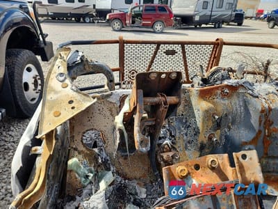 Zdjęcie 9 z 11 samochodu: 2017 FORD F250 SUPER DUTY FLATBED TRUCK VIN:1FTBF2B65HEF13960 - miniatura