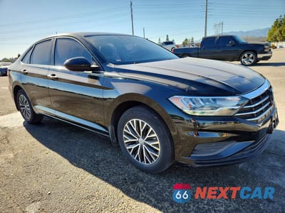 Czwarte zdjęcie samochodu z boku: 2021 VOLKSWAGEN JETTA S VIN:3VWC57BU3MM031850 - miniatura