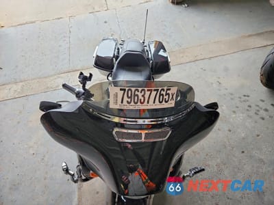 Piąte zdjęcie samochodu w środku: 2017 HARLEY-DAVIDSON FLHX STREET GLIDE VIN:1HD1KBC17HB607963 - miniatura