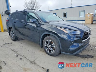 Czwarte zdjęcie samochodu z boku: 2022 TOYOTA HIGHLANDER XLE VIN:5TDGZRBH3NS578304 - miniatura