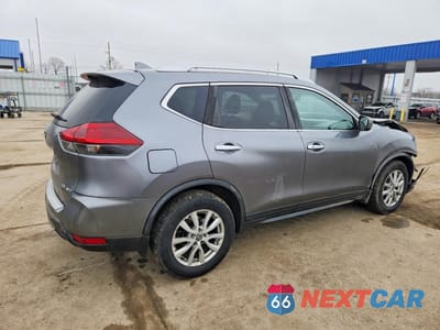 Trzecie zdjęcie samochodu z tyłu: 2018 NISSAN ROGUE SV VIN:KNMAT2MV8JP618298 - miniatura